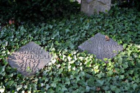 Heddernheim, Friedhof, Grab D 215-217 Grabstätte der Katholischen Kirchengemeinde Alt-Heddernheim (2)