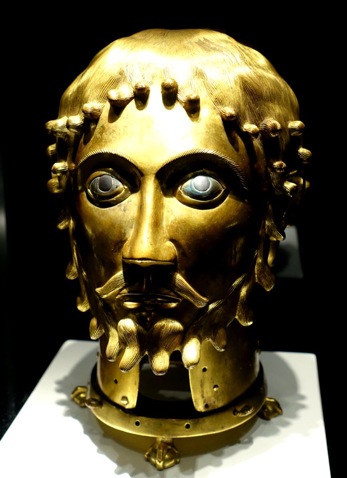 Head reliquary, replica of original from Stift Fischbeck by Otto Haegemann, Hannover, Germany, 1903, gilded bronze, partially silver coated - Ethnological Museum, Berlin - DSC02210