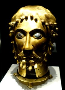 Head reliquary, replica of original from Stift Fischbeck by Otto Haegemann, Hannover, Germany, 1903, gilded bronze, partially silver coated - Ethnological Museum, Berlin - DSC02210