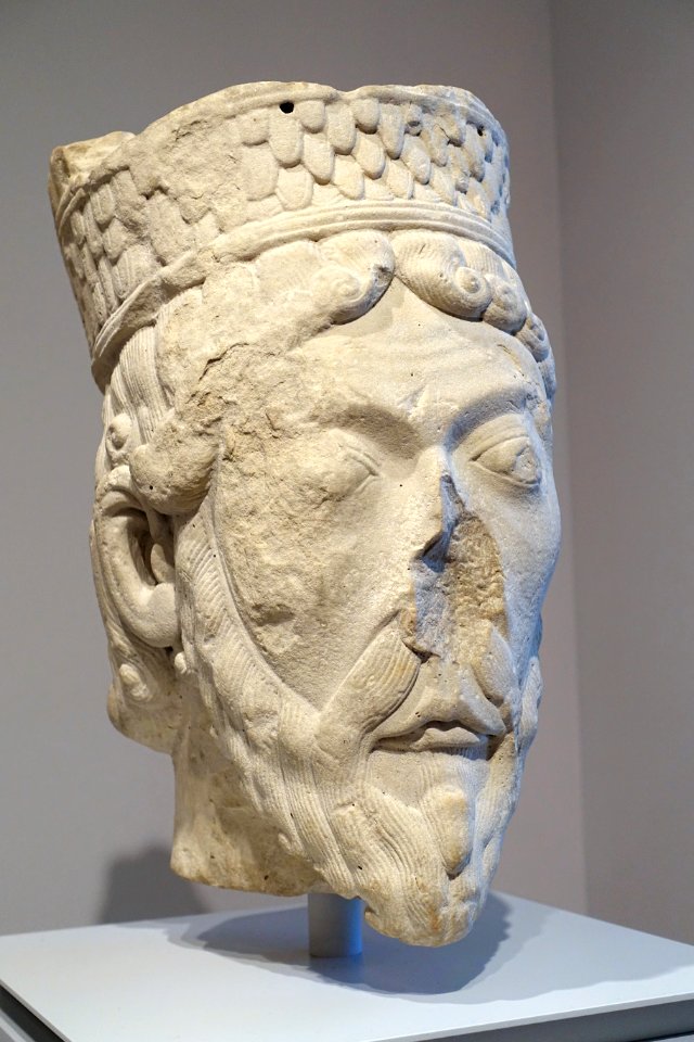 Head of a King, artist unknown, France, from the left port of the Church of Saint-Denis, c. 1137-1140, limestone - Fogg Art Museum, Harvard University - DSC01001