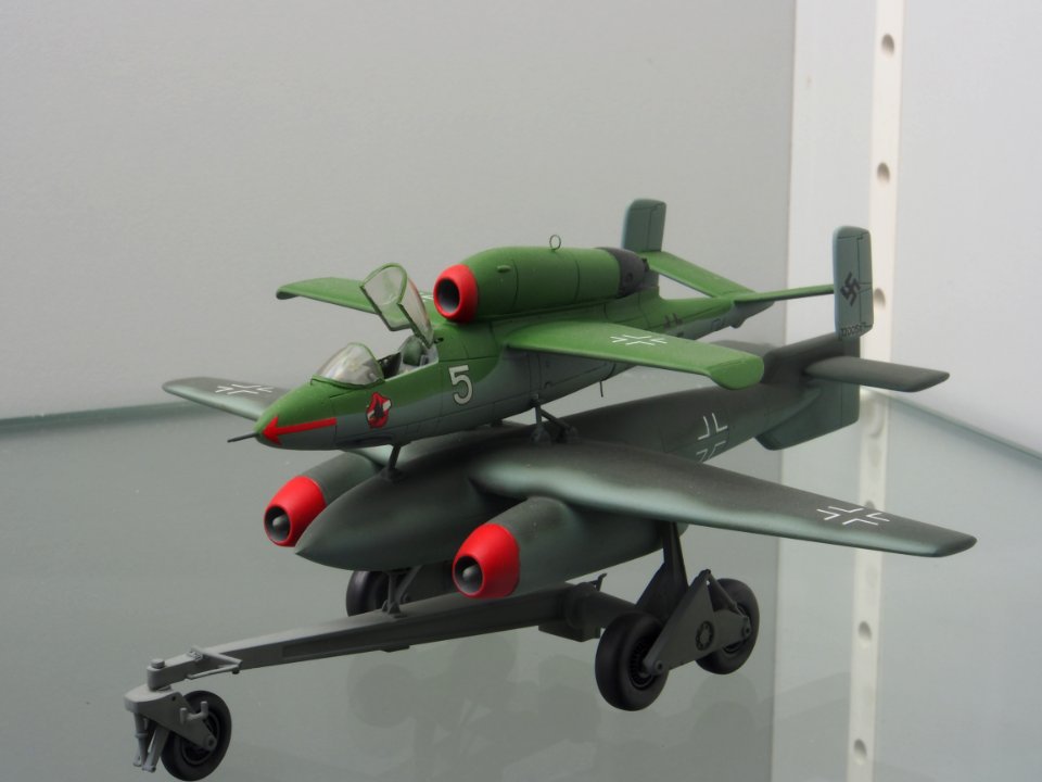 HE 162 mit Bombe pic1