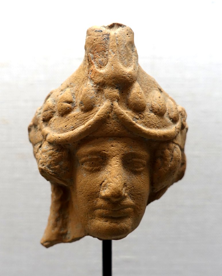 Head of a youth with hairband, Magna Graecia, Taranto, mid 5th century BC, terracotta, H 4391 - Martin von Wagner Museum - Würzburg, Germany - DSC05734