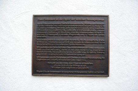 Heftrich, Evangelisches Pfarrhaus, Tafel Hexenverfolgung