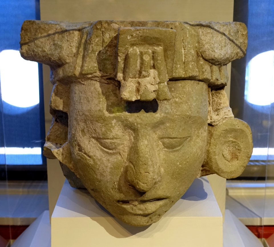 Head, Structure 20, Copan, Honduras - Meso-American collection - Peabody Museum, Harvard University - DSC05987