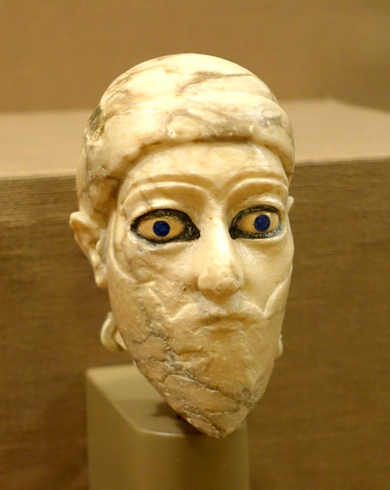 Head of a King, Bismaya temple mound V, near temple terrace, Ur III period, 2100-2000 BC, alabaster, ivory, bitumen, blue paste (modern) - Oriental Institute Museum, University of Chicago - DSC07479