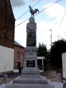 Hecq (Nord, Fr) monument aux morts