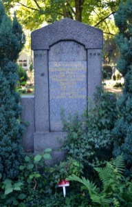 Heddernheim, Friedhof, Grab C 42 Hof