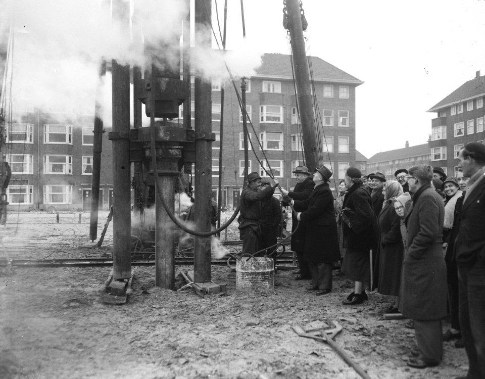 Heien eerste paal Remonstraat, gemeente Amsterdam, Bestanddeelnr 907-5681