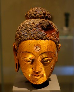 Head of a Buddha, Tumshuk, probably 5th-6th century AD, painted and gilded wood - Ethnological Museum, Berlin - DSC01437