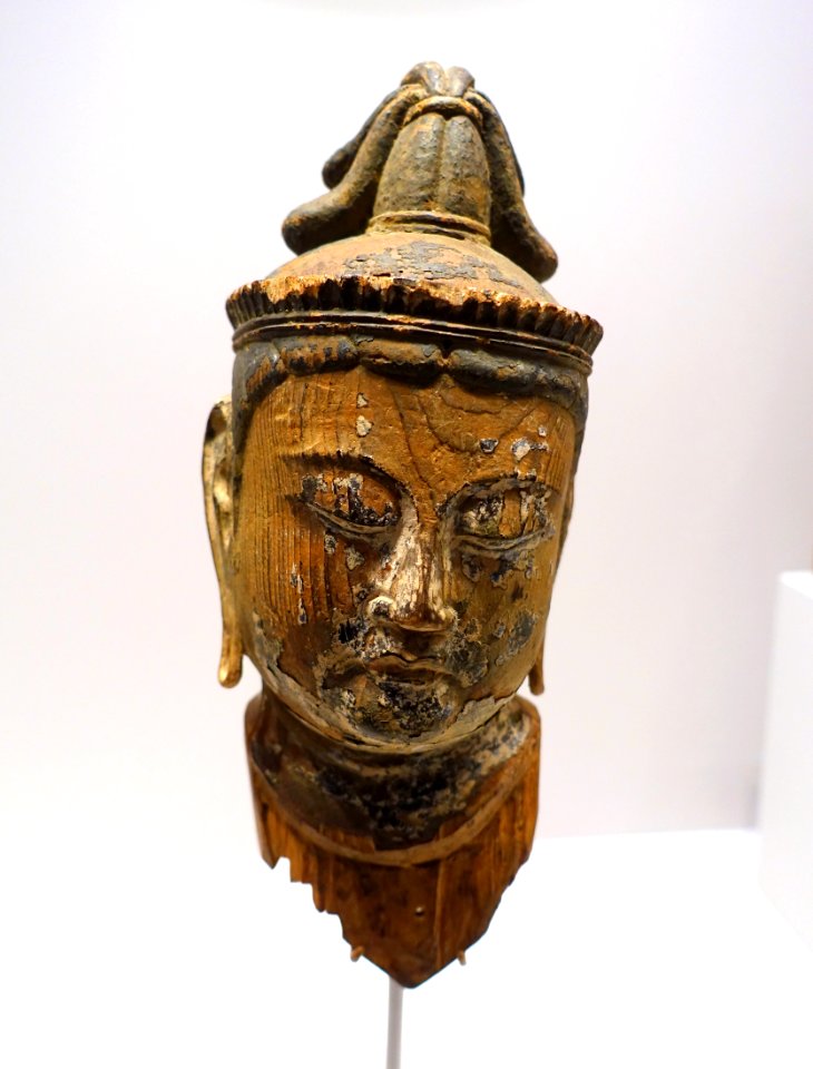 Head of a Bodhisattva, attributed to Jocho (d. 1057 AD), Japan, Heian period, c. 1053 AD, cypress, polychromy - Arthur M. Sackler Museum, Harvard University - DSC01162