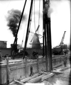 Heien eerste paal fa. Honeywell Amsterdam West, Bestanddeelnr 907-1018