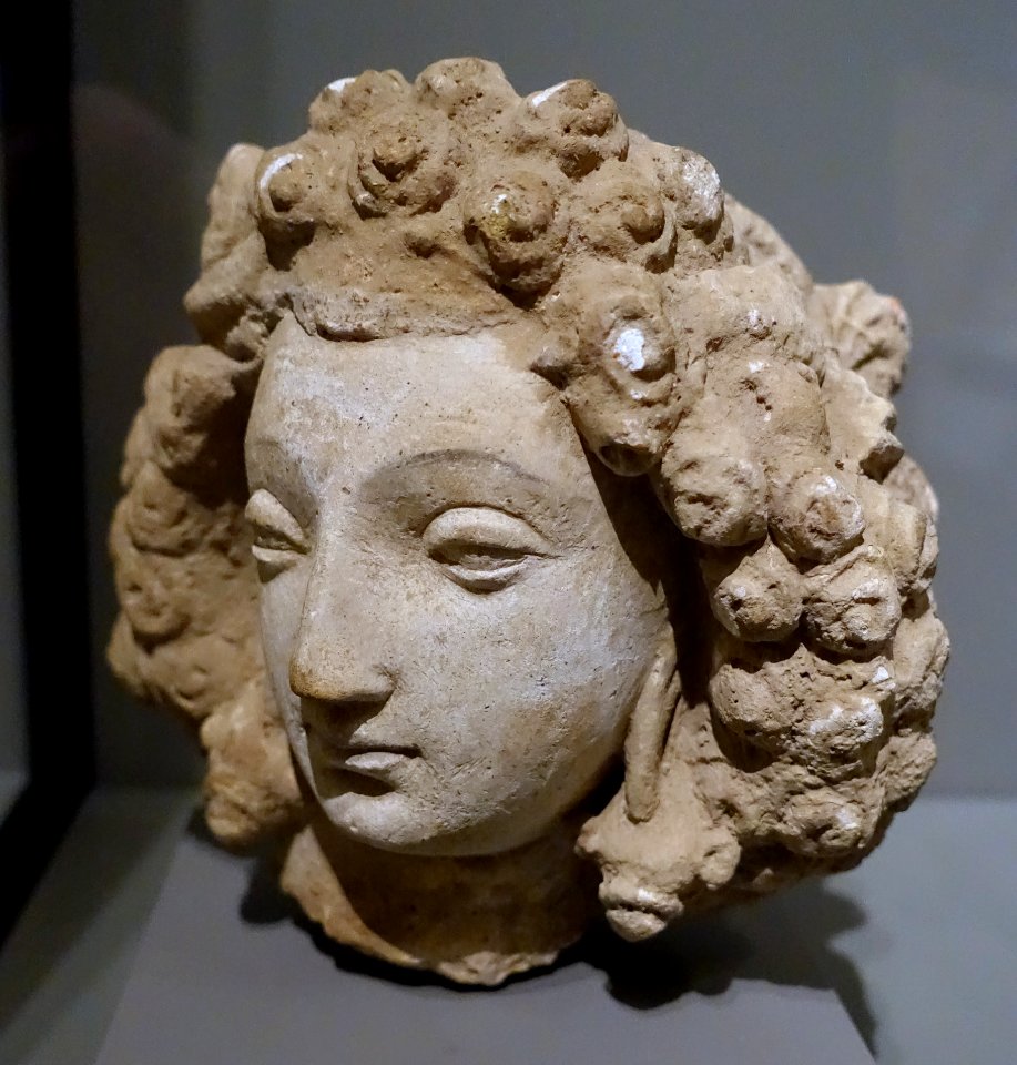 Head of a woman, Hadda, Eastern Afghanistan, Greco-Buddhist period, 4th-5th century AD, stucco - Wadsworth Atheneum - Hartford, CT - DSC05145