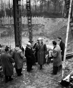 Heien van de eerste paal van de Euromast door burgemeester Van Walsum, Bestanddeelnr 910-0284
