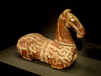 Head and torso of a horse, Eastern Zhou dynasty, Warring States period - Western Han dynasty, 3rd - 2nd century BC, wood with lacquer and pigments - Arthur M. Sackler Gallery - DSC06063