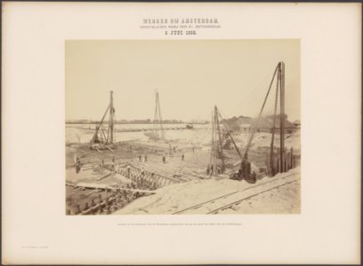 Heimachines t.b.v. de bouw van schutsluizen nabij de St. Antoniedijk. Gezicht op, Bestanddeelnr 250