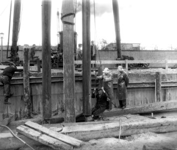 Heien eerste paal fa. Honeywell Amsterdam West, Bestanddeelnr 907-1020