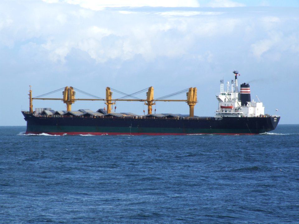Heian - IMO 8307856 - Callsign 3FEJ7 p5 leaving Port of Rotterdam, Holland 01-Jan-2005