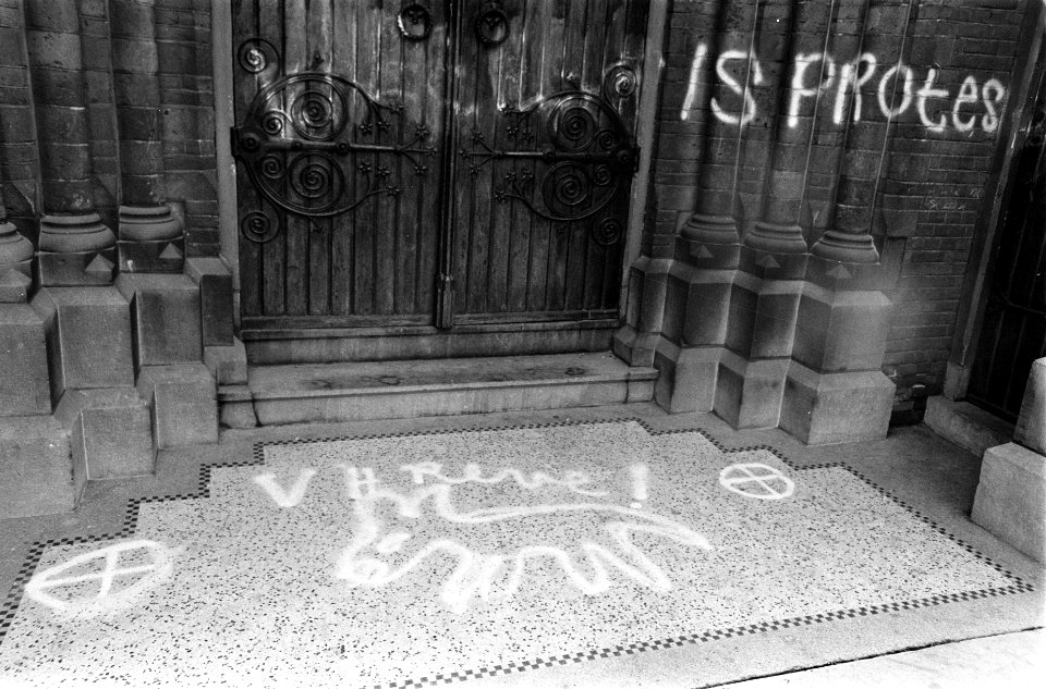 Heilig Hart kerk Amsterdam beklad naar aanleiding van de huldiging van G. K. van, Bestanddeelnr 922-9088