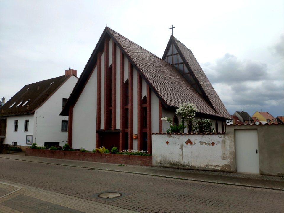 Heilige Familie (Malchow) Straßenansicht