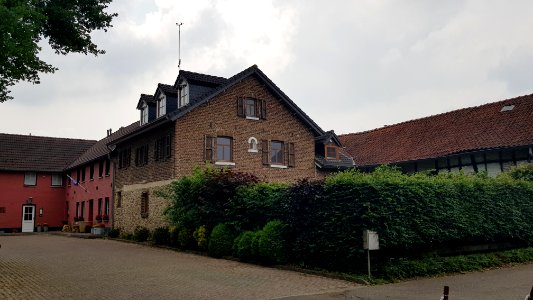 Heijenrath-Jezusbeeldje in gevel Kromsteeg 1 (1)