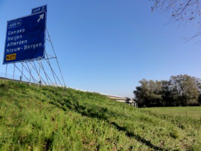 Heijen (Gennep) Zuidereiland,N 271 met brug over dode Maasarm
