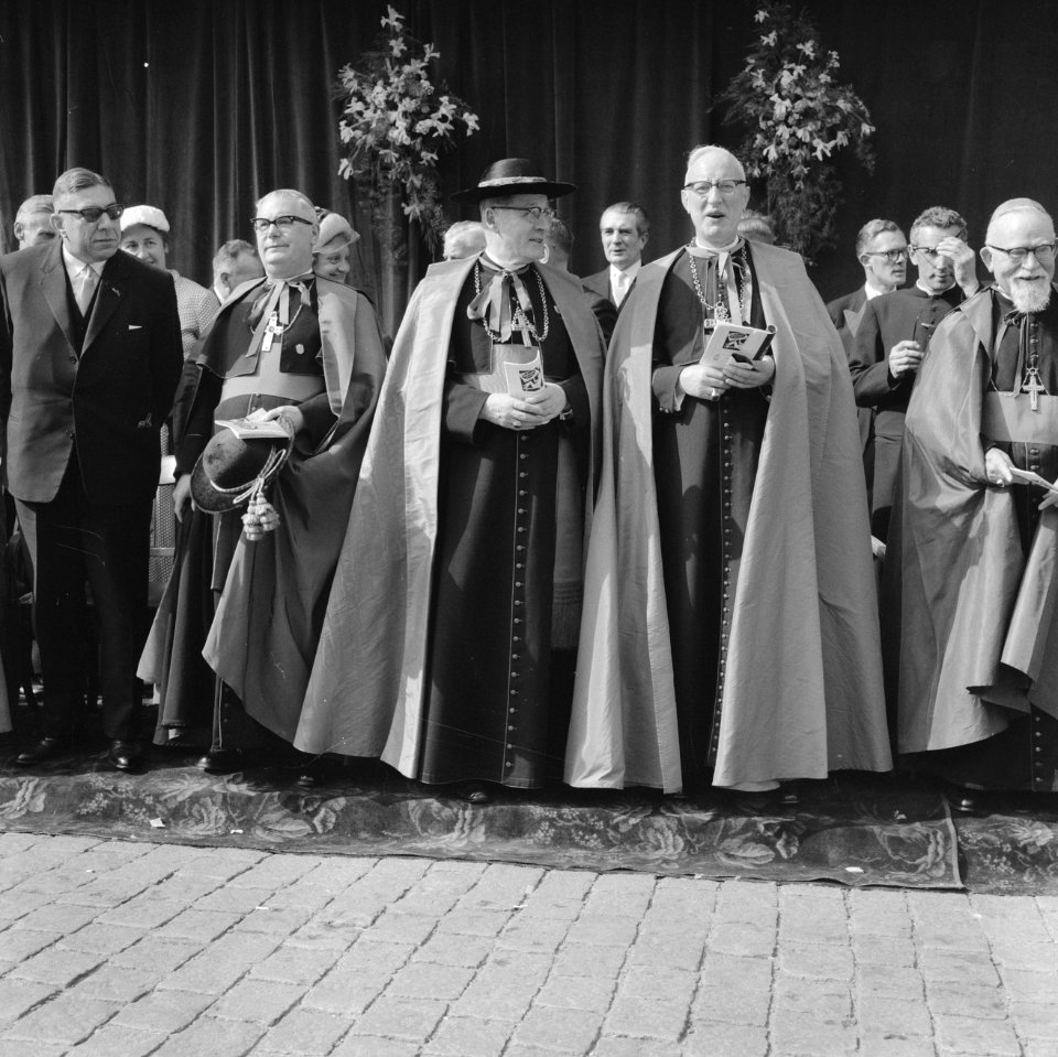 Heiligdomsvaart in Maastricht Bisschoppen, Bestanddeelnr 914-1112