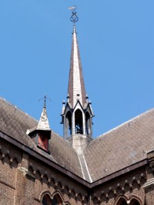 Heeswijk (Bernheze) Rijksmonument 21277 Willibrorduskerk klokkenstoel met klok