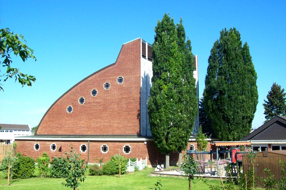 Heilig Kreuz Kirche Bensheim-Auerbach 02