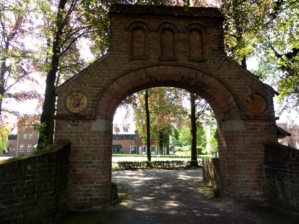 Heeswijk abdij Berne, Rijksmonument 520572 toegangspoort kloosterzijde