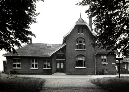 HUA-150411-Gezicht op het N.S.-station te Hemmen-Dodewaard