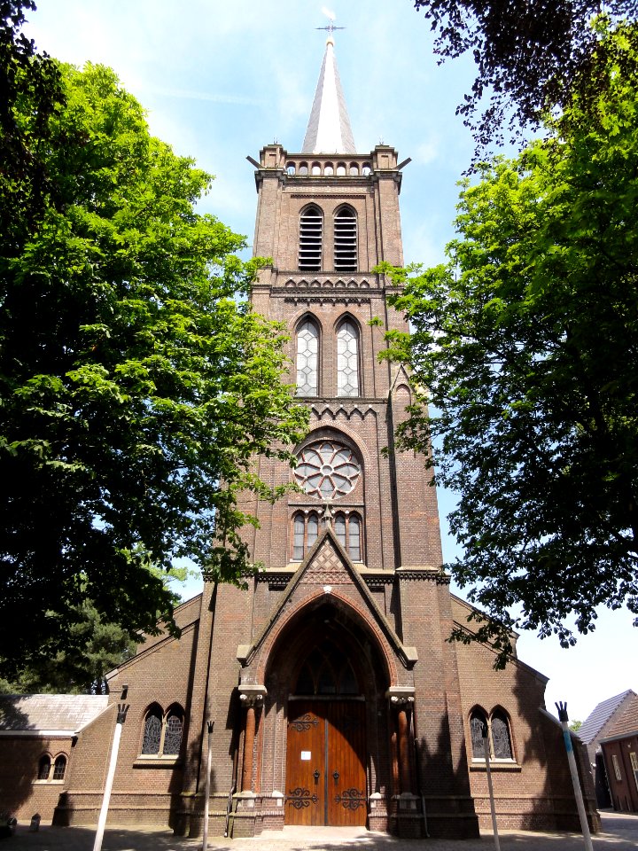 Heeswijk (Bernheze) Willibrorduskerk façade met toren