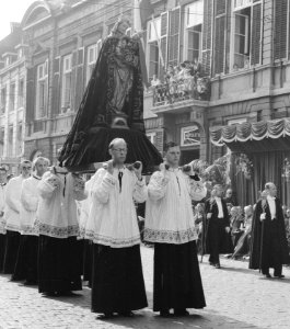 Heiligdomsvaart in Maastricht Processie, Bestanddeelnr 914-1107 (cropped)