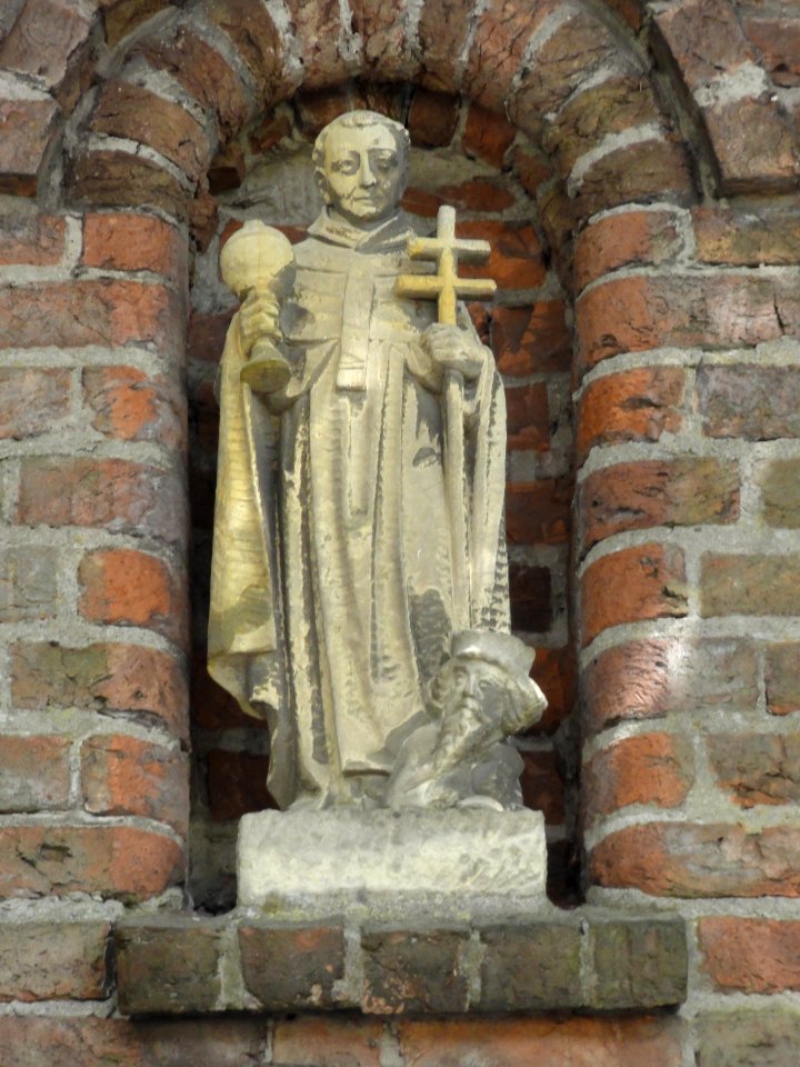 Heeswijk abdij Berne, Rijksmonument 520572 toegangspoort straatzijde, beeld St.Norbertus