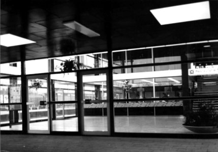 HUA-150151-Interieur van het N.S.-station te Bergen op Zoom- stationshal