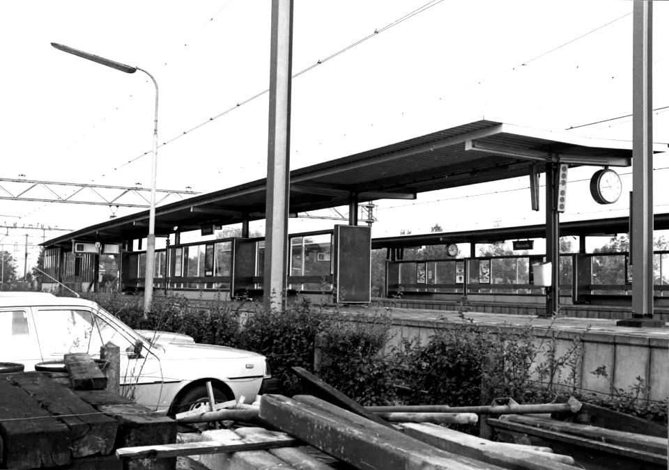 HUA-150002-Gezicht op het perron van het N.S.-station te Abcoude