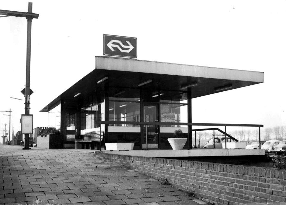 HUA-150399-Gezicht op het N.S.-station Heerhugowaard te Heerhugowaard