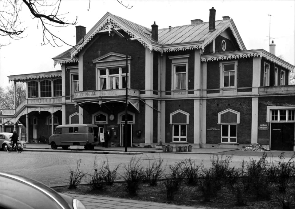 HUA-150131-Gezicht op het N.S.-station Baarn te Baarn