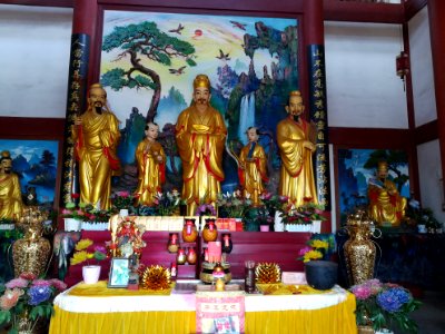 Hua Tuo (left), Sun Simiao (middle) and Zhang Zhongjing (right), Lingsheng Temple