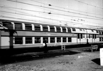 HUA-151738-Afbeelding van een dubbeldekker van de S.N.C.F. op het N.S.-station Amersfoort te Amersfoort