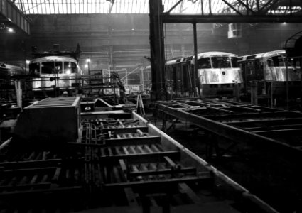HUA-151813-Afbeelding van de bouw van drie electrische treinstellen (Plan Y 'Sprinter') in de fabriekshal van Talbot te Aken