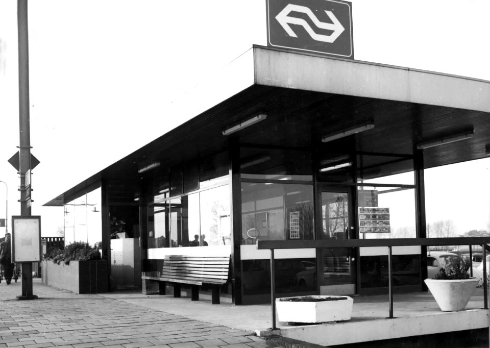 HUA-150402-Gezicht op het N.S.-station Heerhugowaard te Heerhugowaard