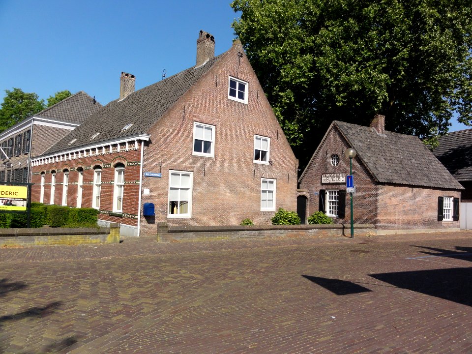 Heesch (Bernheze) Rijksmonument 47047 't Dorp 92 huis + bakhuis