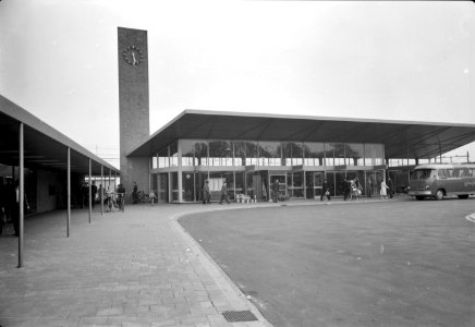 HUA-150162-Gezicht op het NS station te Beverwijk