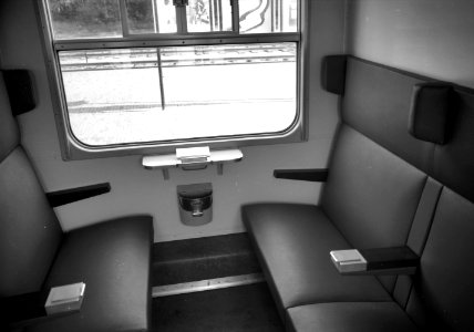 HUA-151908-Interieur van een coupé 2e klasse van het electrische treinstel nr 501 mat 1964 plan TT Treinstel Toekomst van de NS te Arnhem