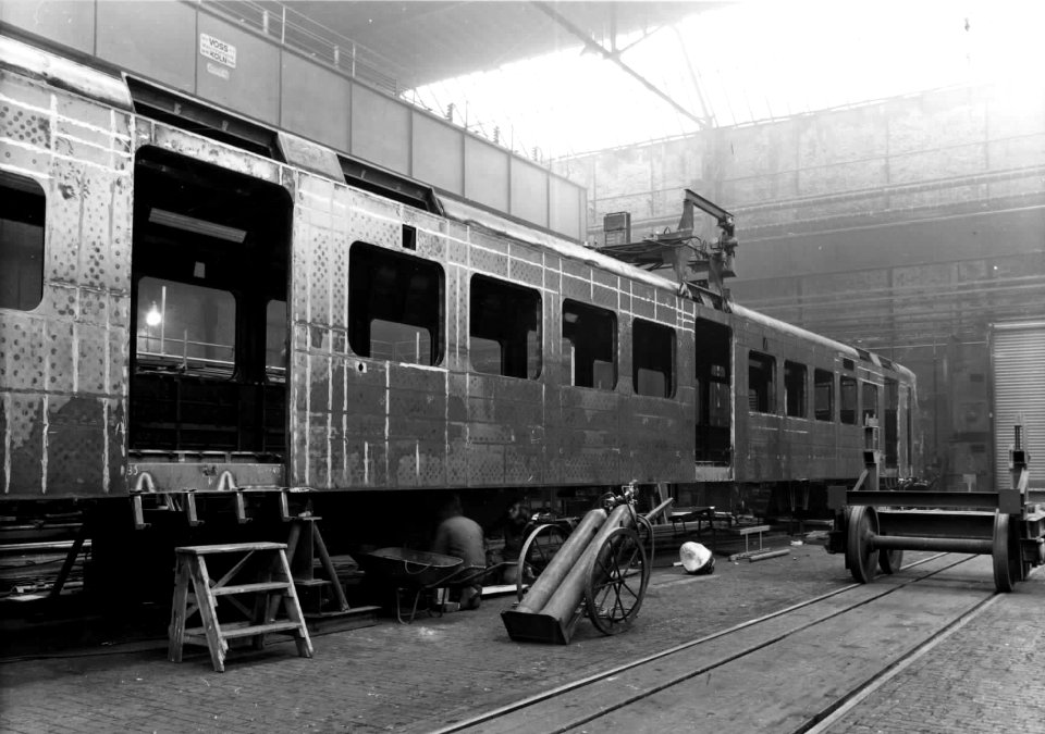 HUA-151827-Afbeelding van de bouw van een electrisch treinstel (Plan Y 'Sprinter') in de Talbotfabriek te Aken