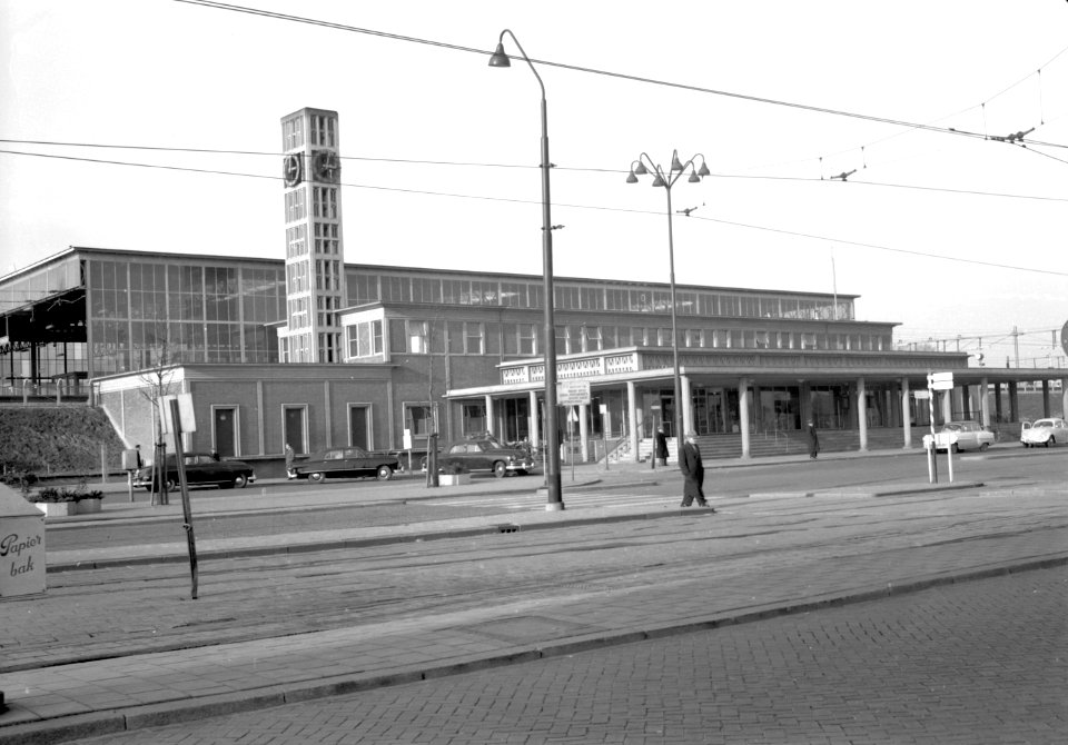 HUA-150492-Gezicht op het N.S.-station Leiden te Leiden