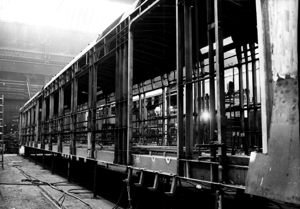 HUA-151810-Afbeelding van de bouw van een electrisch treinstel (Plan Y 'Sprinter') in de Talbotfabriek te Aken