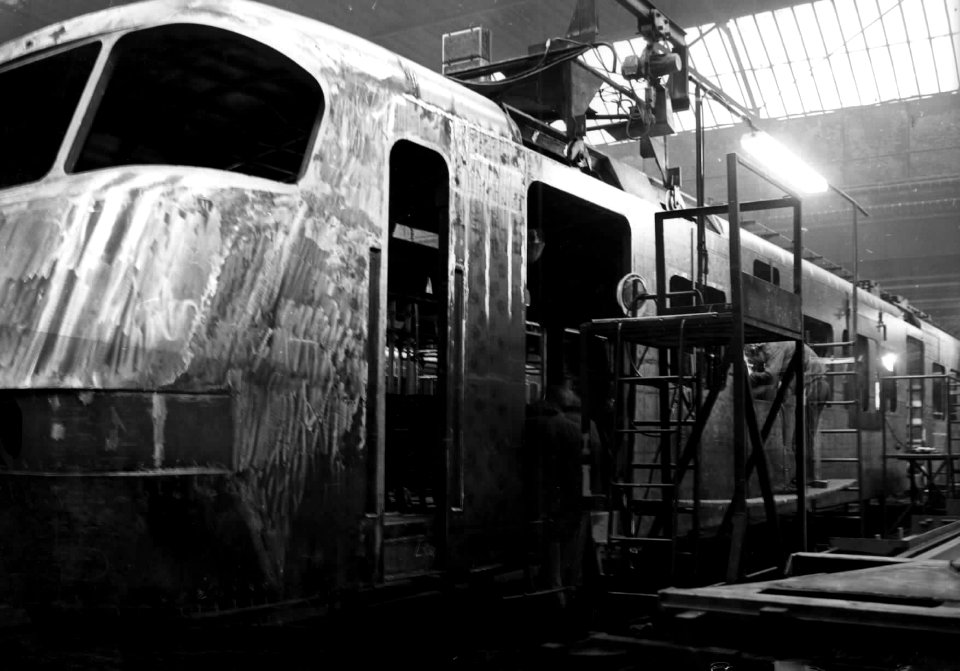 HUA-151804-Afbeelding van de bouw van een electrisch treinstel (Plan Y 'Sprinter') in de Talbotfabriek te Aken