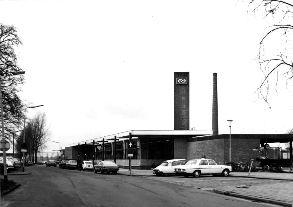 HUA-150253-Gezicht op het N.S.-station Driebergen-Zeist te Driebergen-Rijsenburg