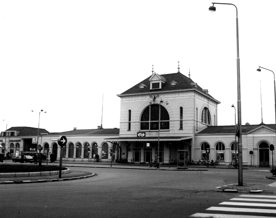HUA-150488-Gezicht op het N.S.-station Leeuwarden te Leeuwarden